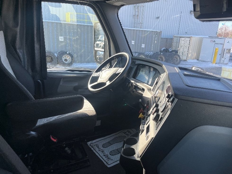 Sleeper Tractor-Heavy Duty Tractors-Freightliner-2020-T12664ST-Mississauga-ON-875,292\n\t\tkm-$ 73,750 - Image 15