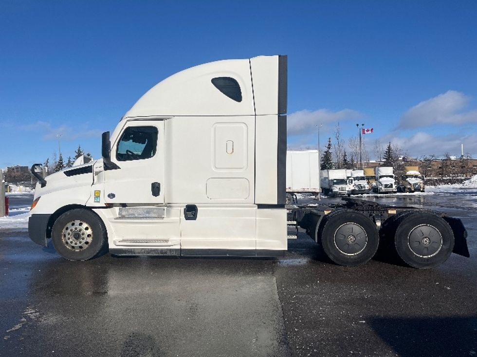 Sleeper Tractor-Heavy Duty Tractors-Freightliner-2020-T12664ST-Mississauga-ON-875,292\n\t\tkm-$ 73,750 - Image 4