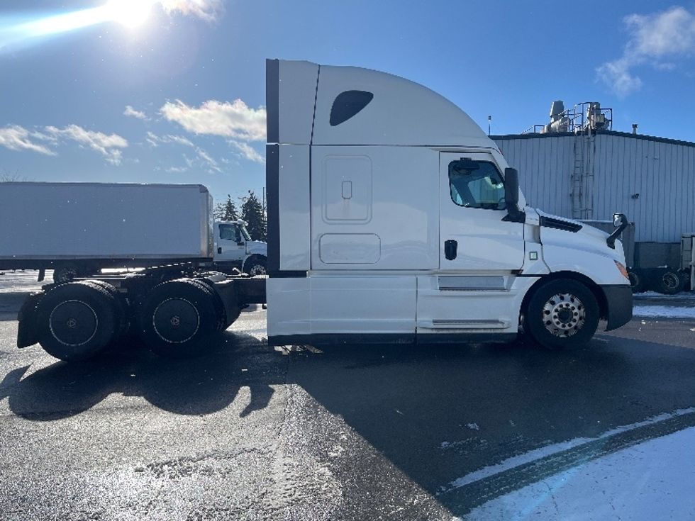 Sleeper Tractor-Heavy Duty Tractors-Freightliner-2020-T12664ST-Mississauga-ON-875,292\n\t\tkm-$ 73,750 - Image 8