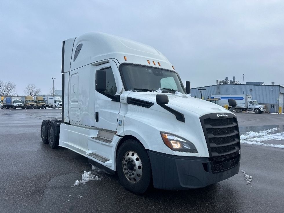Sleeper Tractor-Heavy Duty Tractors-Freightliner-2020-T12664ST-Mississauga-ON-888,634\n\t\tkm-$ 68,500 - Image 1