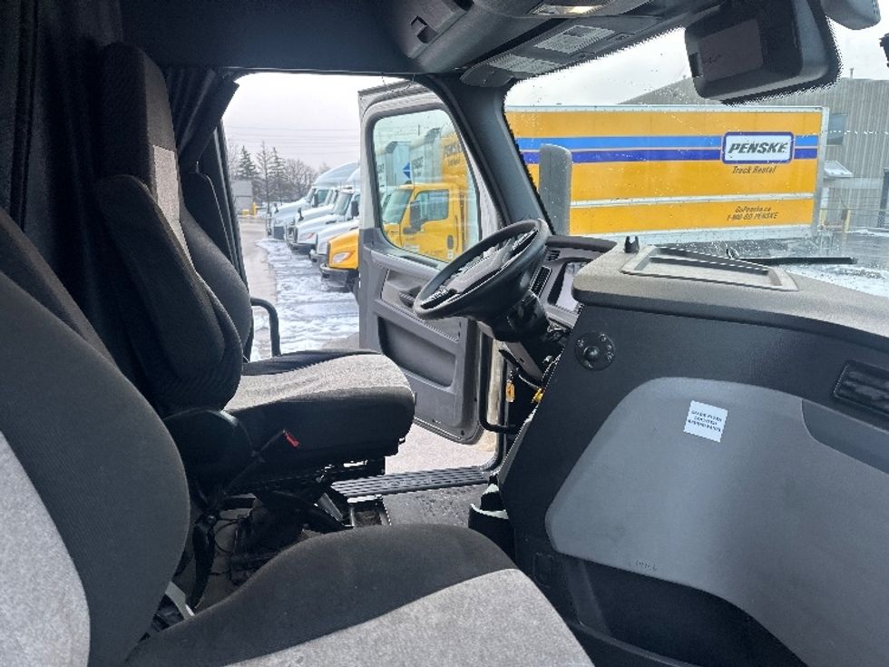 Sleeper Tractor-Heavy Duty Tractors-Freightliner-2020-T12664ST-Mississauga-ON-888,634\n\t\tkm-$ 68,500 - Image 15