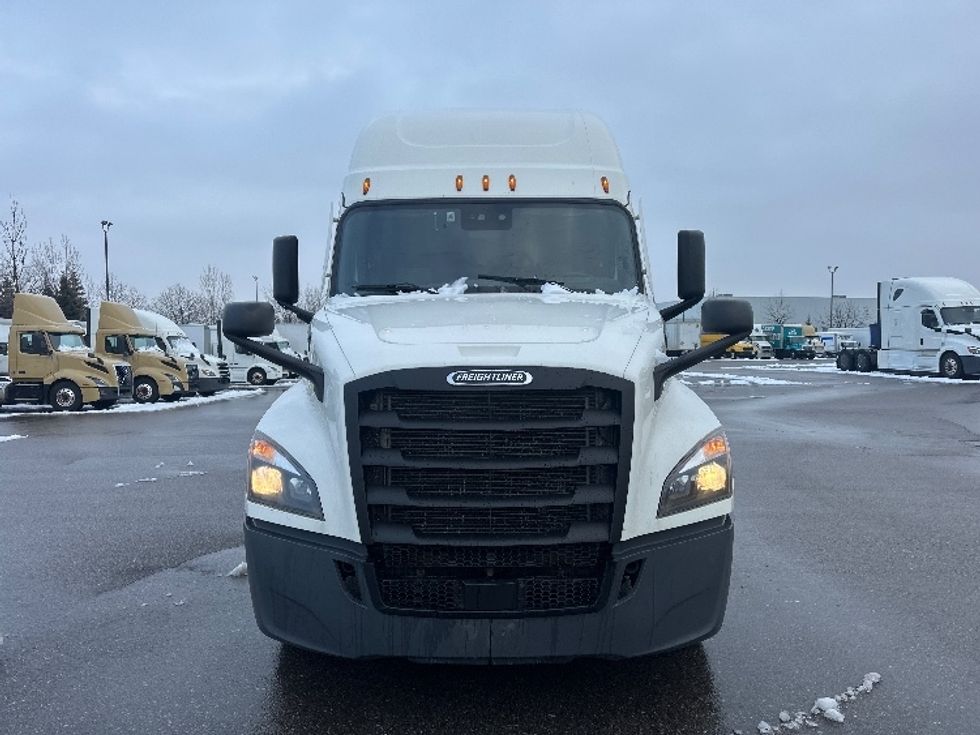 Sleeper Tractor-Heavy Duty Tractors-Freightliner-2020-T12664ST-Mississauga-ON-888,634\n\t\tkm-$ 68,500 - Image 2
