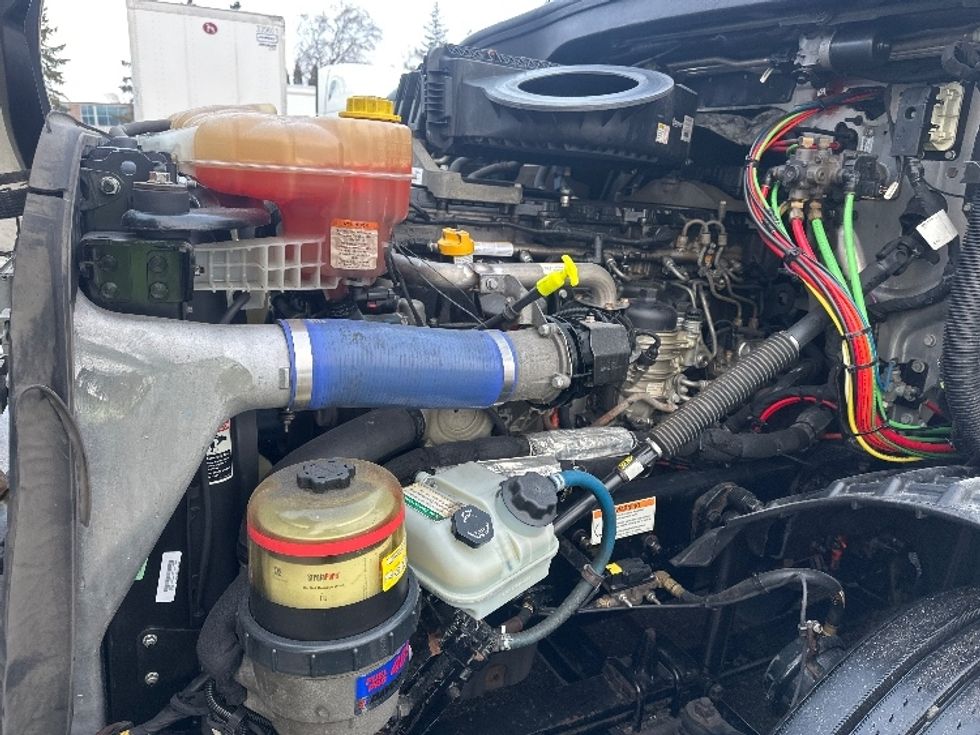 Sleeper Tractor-Heavy Duty Tractors-Freightliner-2020-T12664ST-Mississauga-ON-888,634\n\t\tkm-$ 68,500 - Image 21