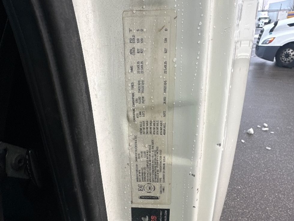 Sleeper Tractor-Heavy Duty Tractors-Freightliner-2020-T12664ST-Mississauga-ON-888,634\n\t\tkm-$ 68,500 - Image 22