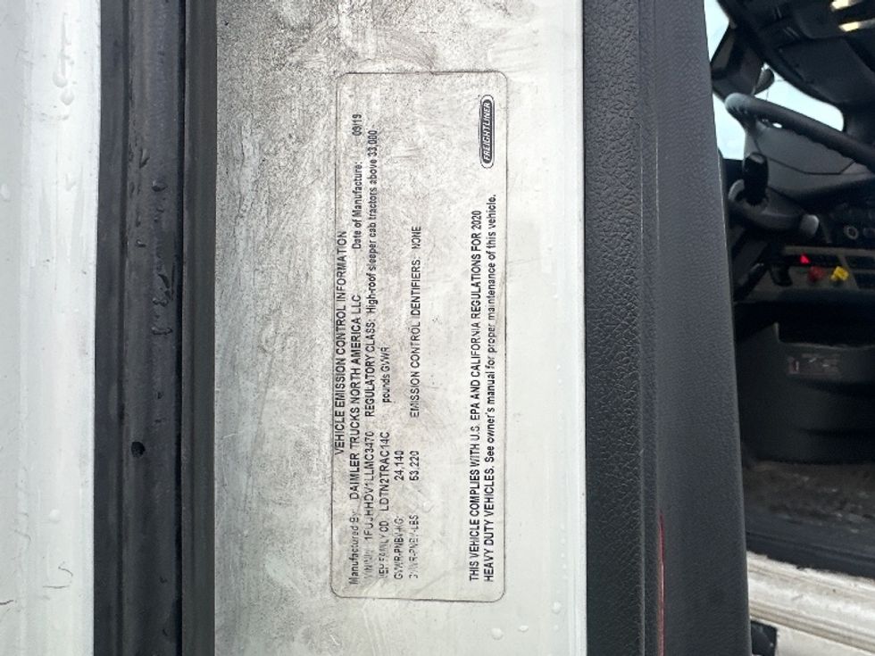 Sleeper Tractor-Heavy Duty Tractors-Freightliner-2020-T12664ST-Mississauga-ON-888,634\n\t\tkm-$ 68,500 - Image 23