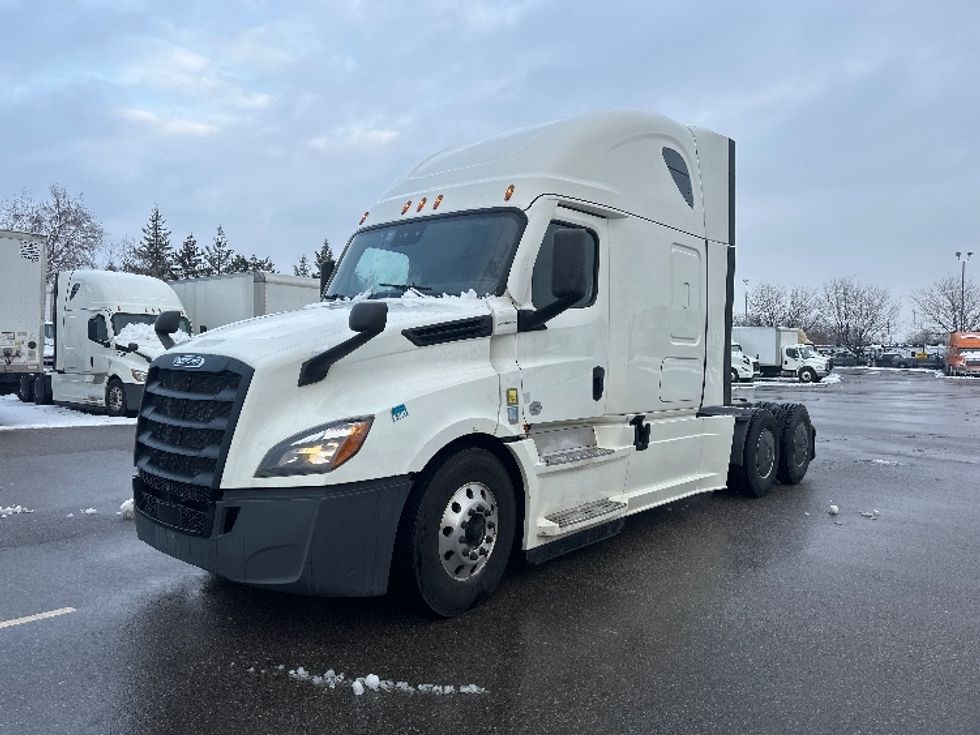 Sleeper Tractor-Heavy Duty Tractors-Freightliner-2020-T12664ST-Mississauga-ON-888,634\n\t\tkm-$ 68,500 - Image 3