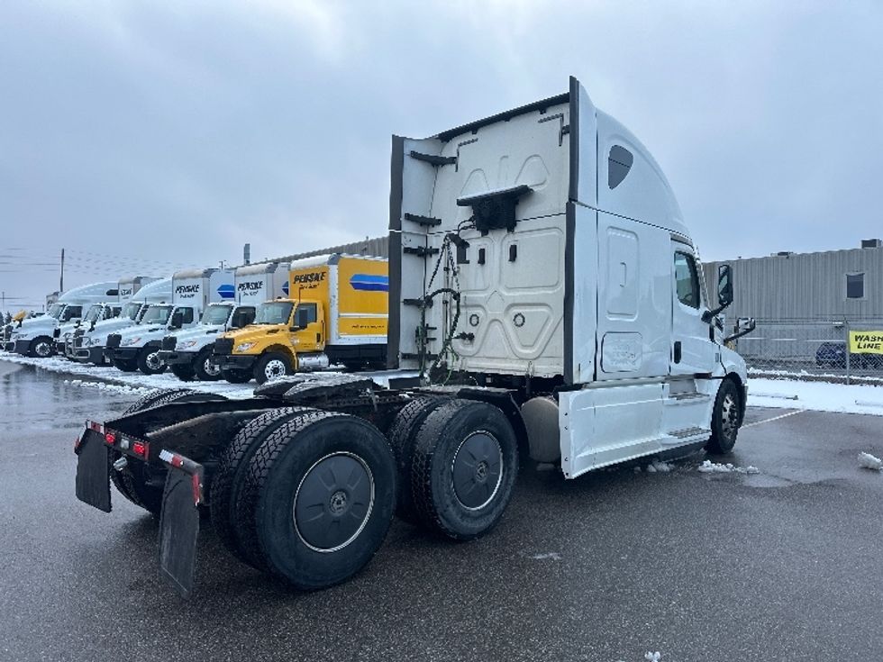 Sleeper Tractor-Heavy Duty Tractors-Freightliner-2020-T12664ST-Mississauga-ON-888,634\n\t\tkm-$ 68,500 - Image 7