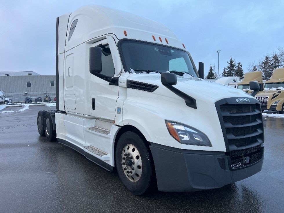 Sleeper Tractor-Heavy Duty Tractors-Freightliner-2020-T12664ST-Mississauga-ON-902,852\n\t\tkm-$ 67,500 - Image 1