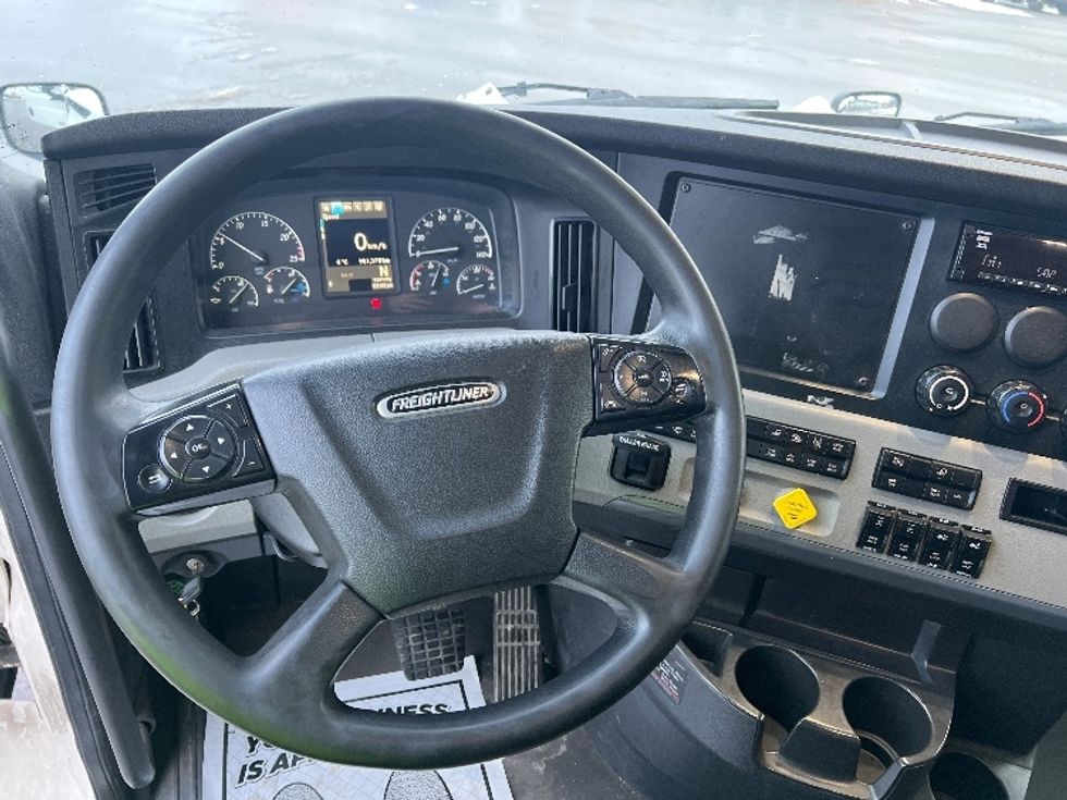 Sleeper Tractor-Heavy Duty Tractors-Freightliner-2020-T12664ST-Mississauga-ON-902,852\n\t\tkm-$ 67,500 - Image 11