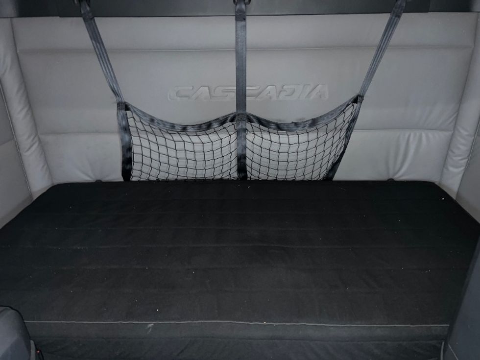 Sleeper Tractor-Heavy Duty Tractors-Freightliner-2020-T12664ST-Mississauga-ON-902,852\n\t\tkm-$ 67,500 - Image 16