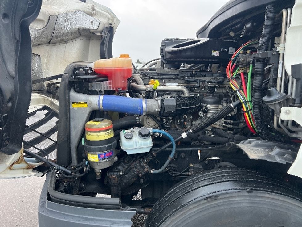 Sleeper Tractor-Heavy Duty Tractors-Freightliner-2020-T12664ST-Mississauga-ON-902,852\n\t\tkm-$ 67,500 - Image 20