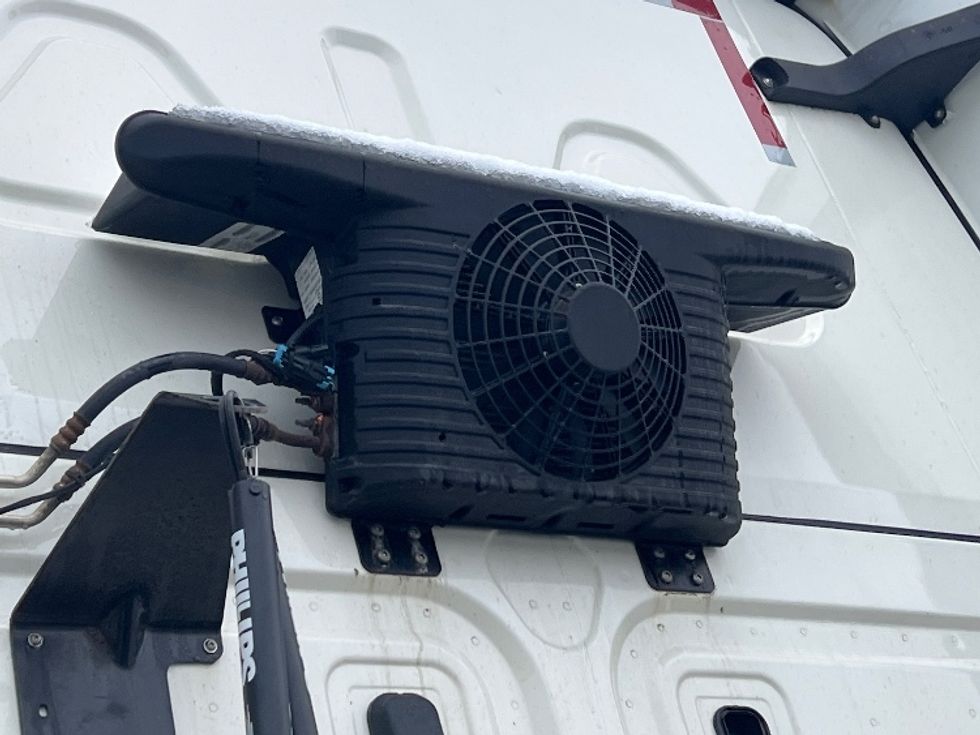 Sleeper Tractor-Heavy Duty Tractors-Freightliner-2020-T12664ST-Mississauga-ON-902,852\n\t\tkm-$ 67,500 - Image 21