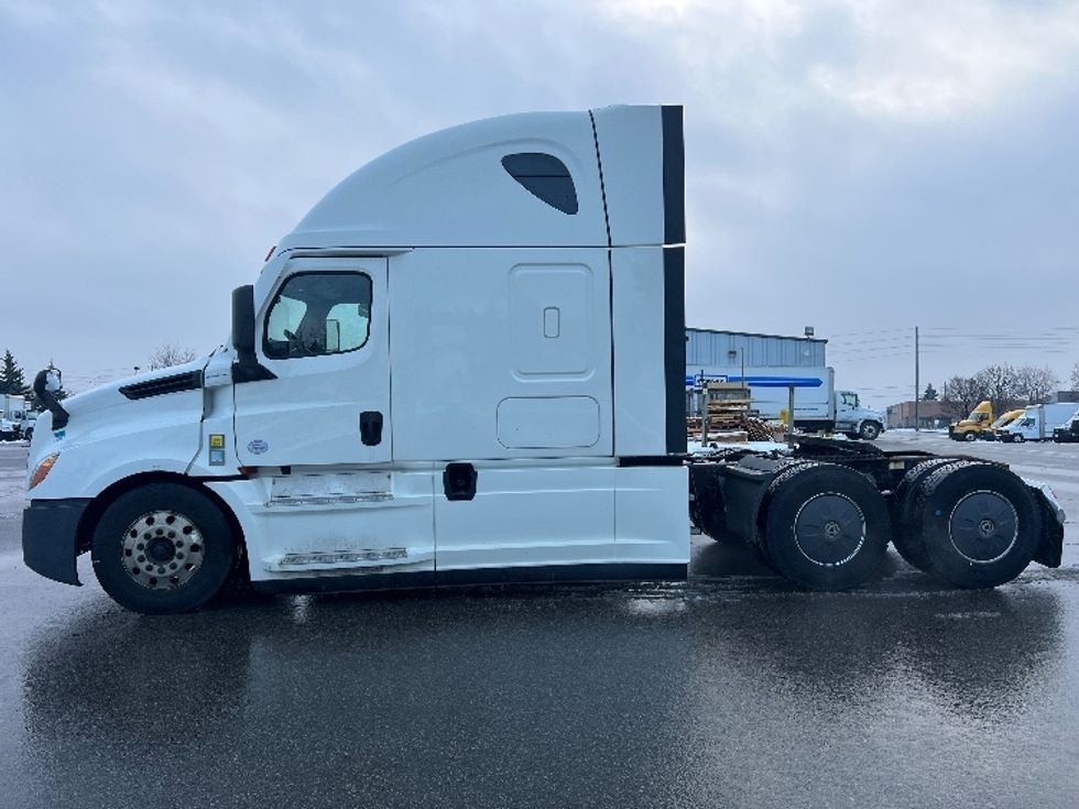Sleeper Tractor-Heavy Duty Tractors-Freightliner-2020-T12664ST-Mississauga-ON-902,852\n\t\tkm-$ 67,500 - Image 4