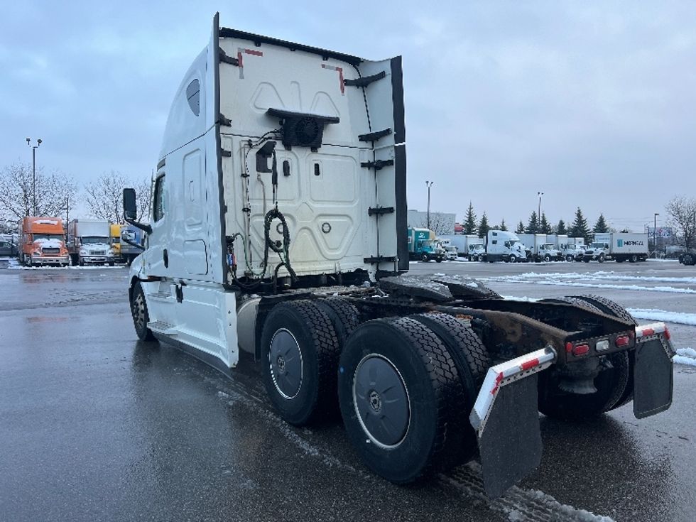 Sleeper Tractor-Heavy Duty Tractors-Freightliner-2020-T12664ST-Mississauga-ON-902,852\n\t\tkm-$ 67,500 - Image 5