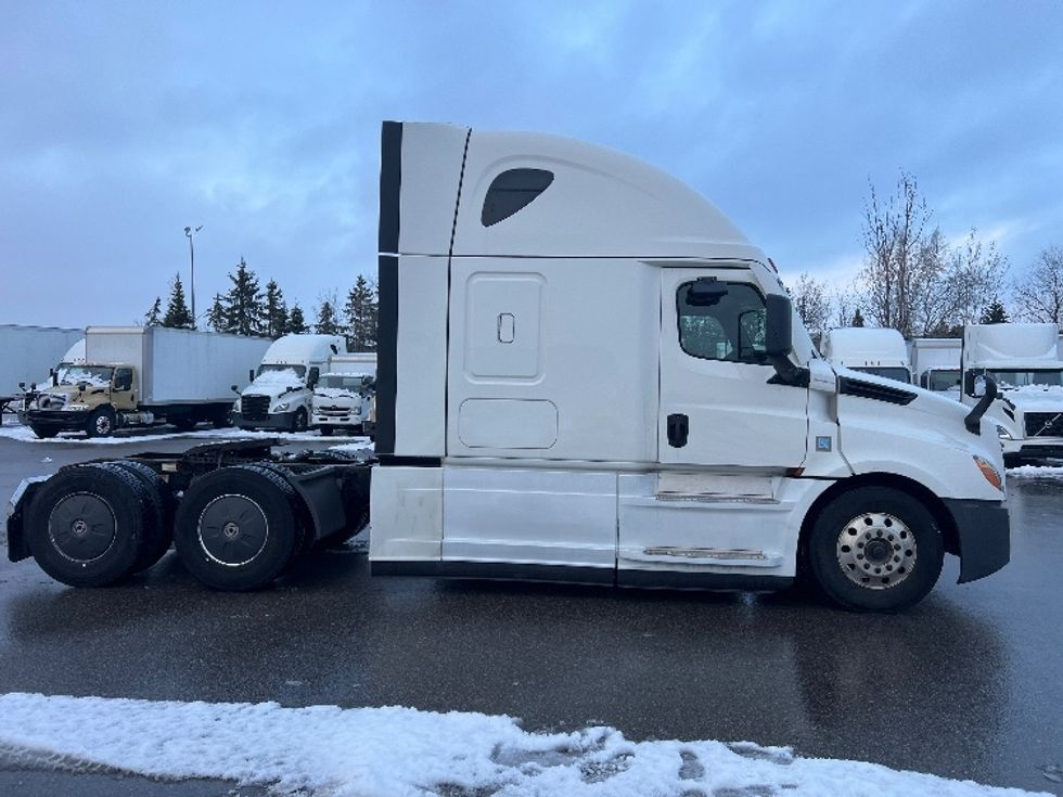 Sleeper Tractor-Heavy Duty Tractors-Freightliner-2020-T12664ST-Mississauga-ON-902,852\n\t\tkm-$ 67,500 - Image 8