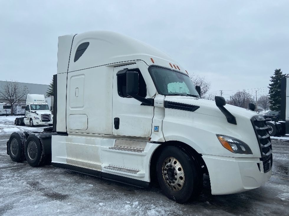Sleeper Tractor-Heavy Duty Tractors-Freightliner-2020-T12664ST-Mississauga-ON-941,203\n\t\tkm-$ 65,500 - Image 1