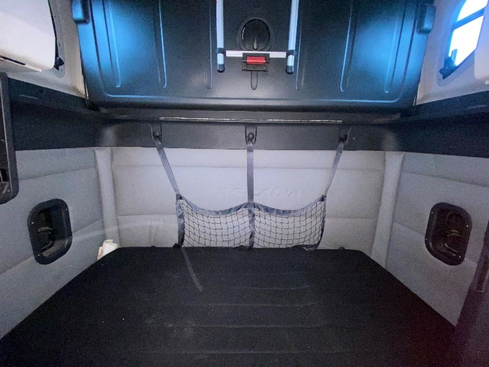 Sleeper Tractor-Heavy Duty Tractors-Freightliner-2020-T12664ST-Mississauga-ON-941,203\n\t\tkm-$ 65,500 - Image 16