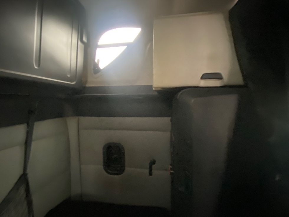 Sleeper Tractor-Heavy Duty Tractors-Freightliner-2020-T12664ST-Mississauga-ON-941,203\n\t\tkm-$ 65,500 - Image 18