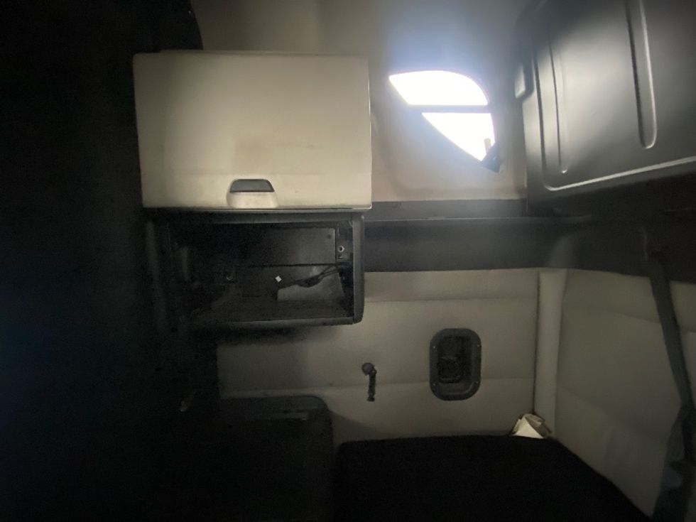 Sleeper Tractor-Heavy Duty Tractors-Freightliner-2020-T12664ST-Mississauga-ON-941,203\n\t\tkm-$ 65,500 - Image 19