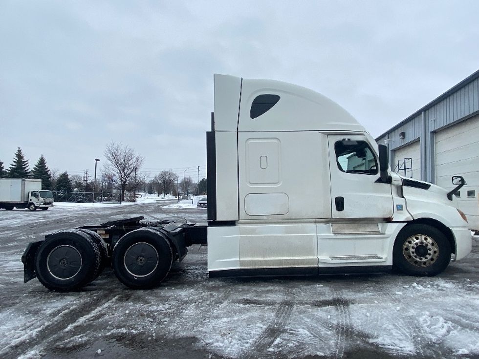 Sleeper Tractor-Heavy Duty Tractors-Freightliner-2020-T12664ST-Mississauga-ON-941,203\n\t\tkm-$ 65,500 - Image 8