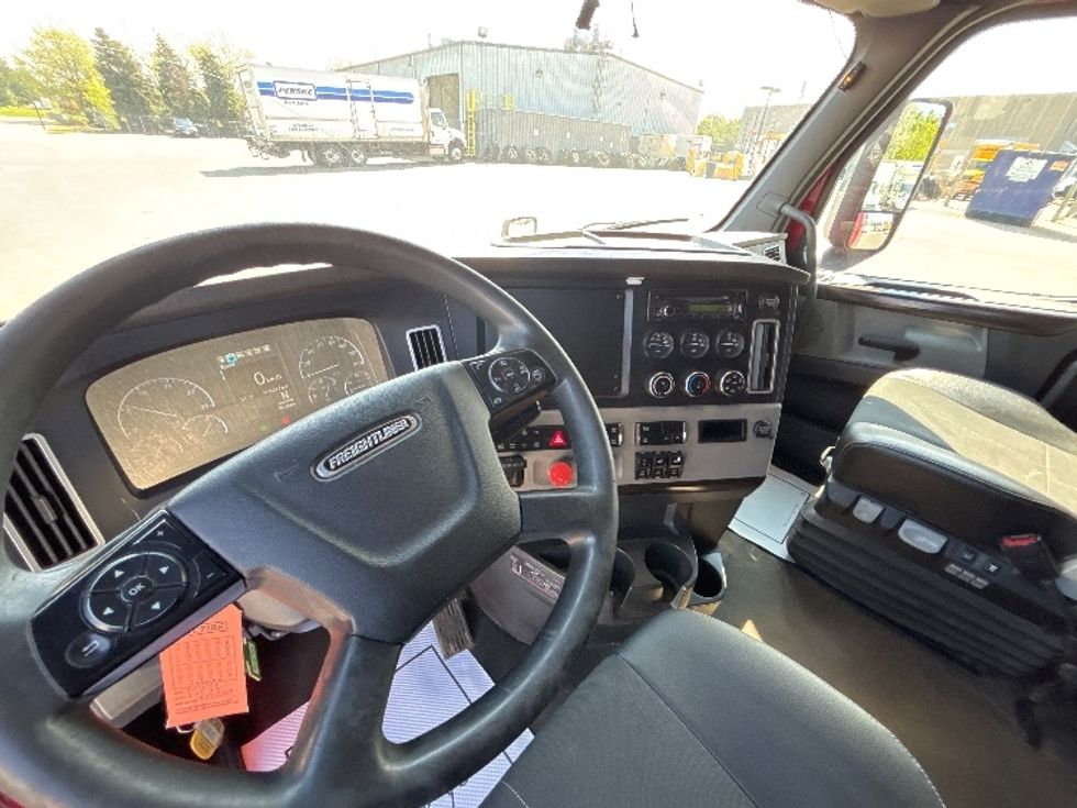 Sleeper Tractor-Heavy Duty Tractors-Freightliner-2020-T12664ST-Mississauga-ON-969,950\n\t\tkm-$ 62,250 - Image 10