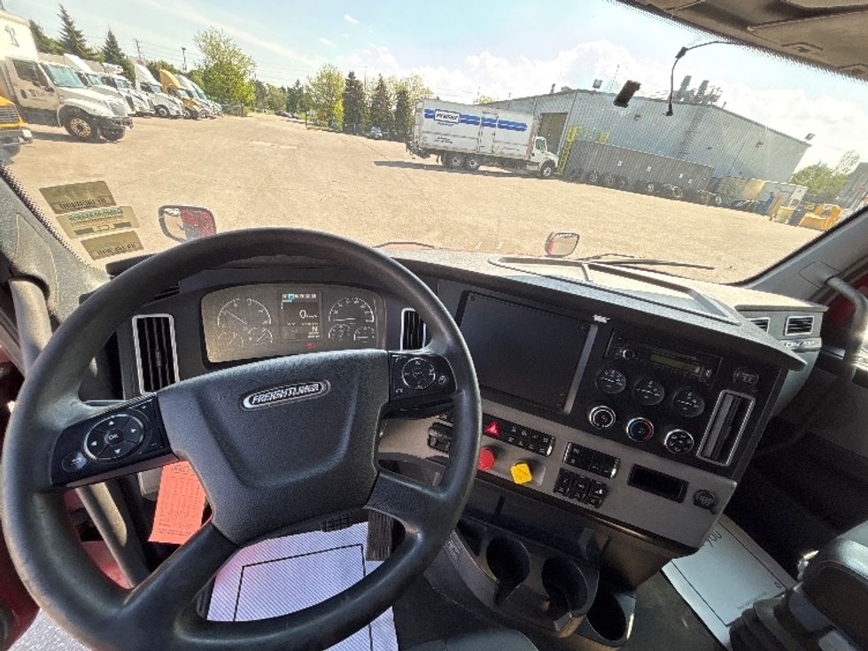 Sleeper Tractor-Heavy Duty Tractors-Freightliner-2020-T12664ST-Mississauga-ON-969,950\n\t\tkm-$ 62,250 - Image 11