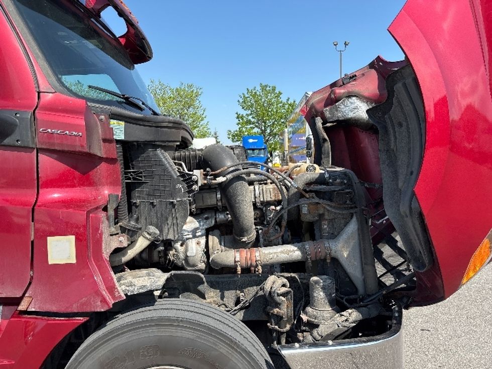 Sleeper Tractor-Heavy Duty Tractors-Freightliner-2020-T12664ST-Mississauga-ON-969,950\n\t\tkm-$ 62,250 - Image 20