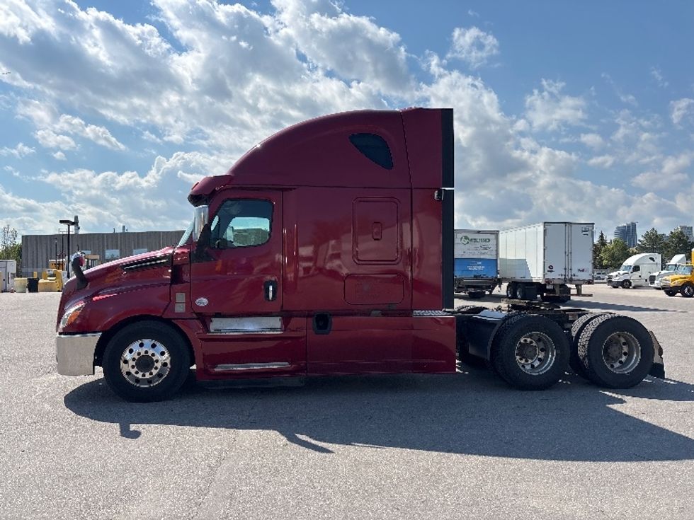Sleeper Tractor-Heavy Duty Tractors-Freightliner-2020-T12664ST-Mississauga-ON-969,950\n\t\tkm-$ 62,250 - Image 4