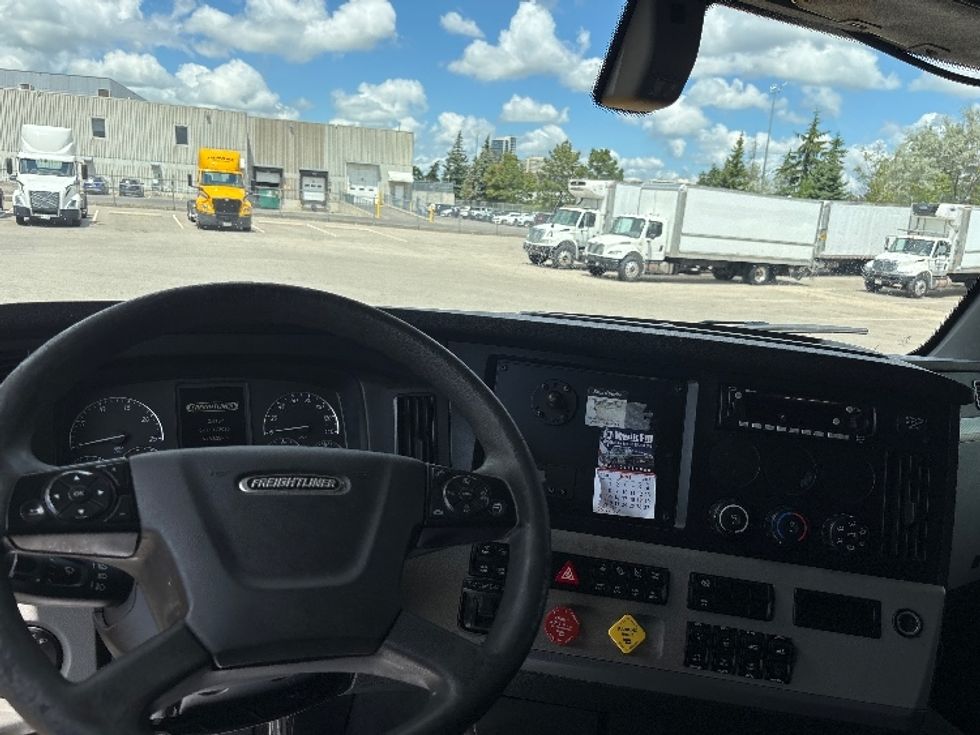 Sleeper Tractor-Heavy Duty Tractors-Freightliner-2020-T12664ST-Mississauga-ON-978,734\n\t\tkm-$ 71,750 - Image 11