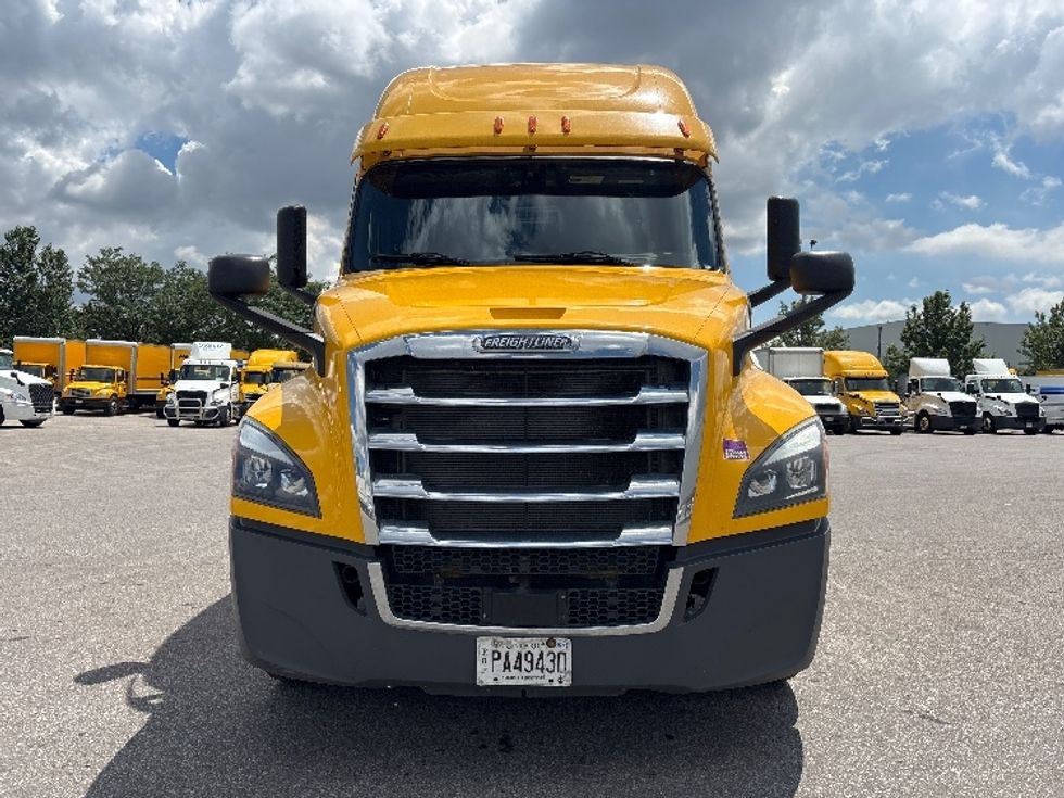 Sleeper Tractor-Heavy Duty Tractors-Freightliner-2020-T12664ST-Mississauga-ON-978,734\n\t\tkm-$ 71,750 - Image 2