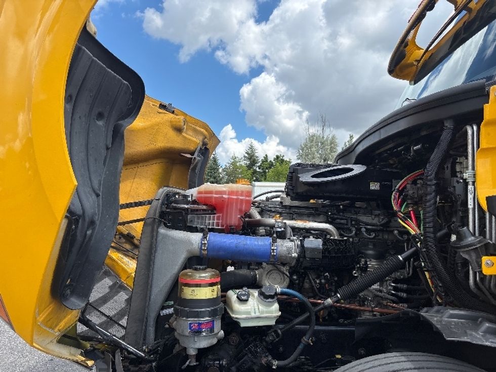 Sleeper Tractor-Heavy Duty Tractors-Freightliner-2020-T12664ST-Mississauga-ON-978,734\n\t\tkm-$ 71,750 - Image 21