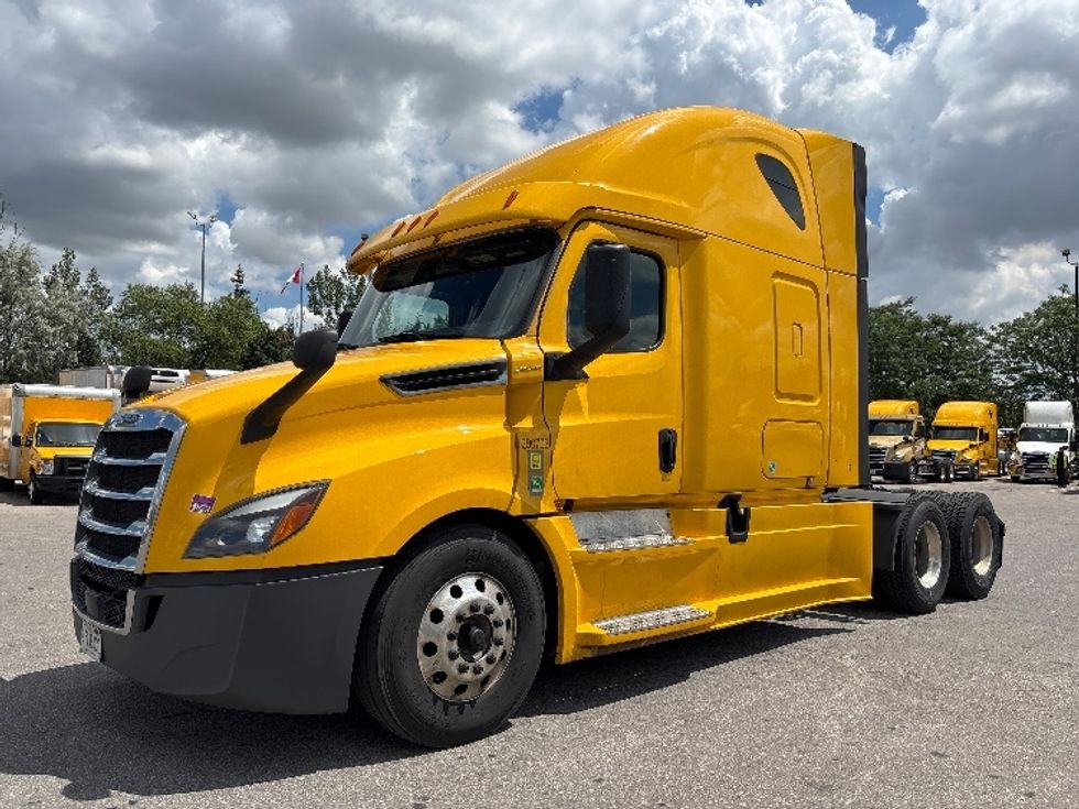 Sleeper Tractor-Heavy Duty Tractors-Freightliner-2020-T12664ST-Mississauga-ON-978,734\n\t\tkm-$ 71,750 - Image 3