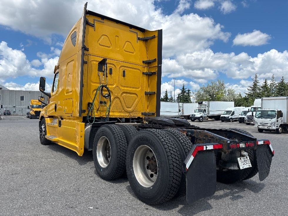 Sleeper Tractor-Heavy Duty Tractors-Freightliner-2020-T12664ST-Mississauga-ON-978,734\n\t\tkm-$ 71,750 - Image 5