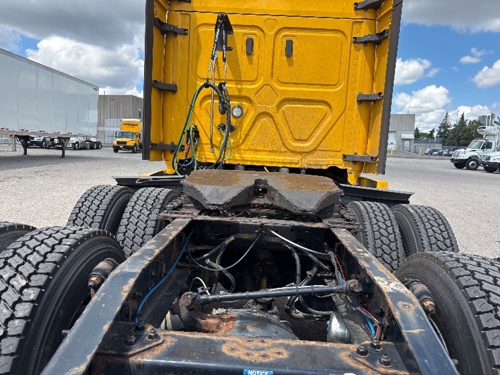 Sleeper Tractor-Heavy Duty Tractors-Freightliner-2020-T12664ST-Mississauga-ON-978,734\n\t\tkm-$ 71,750 - Image 6