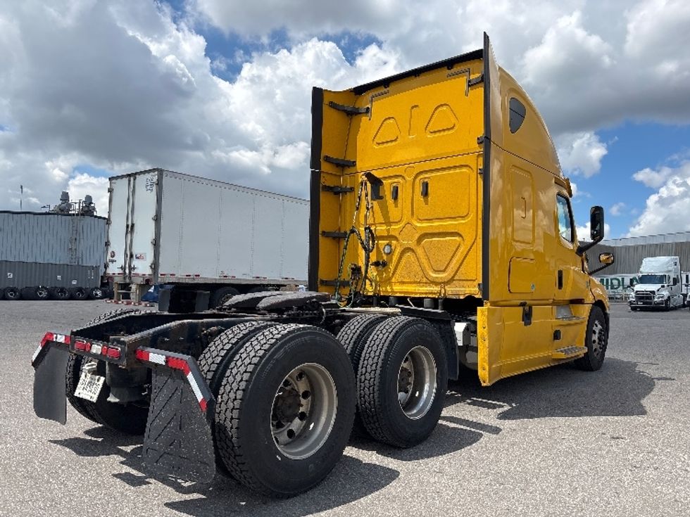Sleeper Tractor-Heavy Duty Tractors-Freightliner-2020-T12664ST-Mississauga-ON-978,734\n\t\tkm-$ 71,750 - Image 7