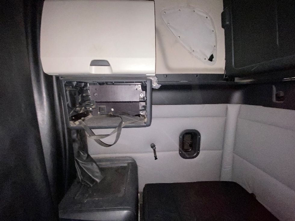 Sleeper Tractor-Heavy Duty Tractors-Freightliner-2020-T12664ST-Mississauga-ON-988,776\n\t\tkm-$ 64,750 - Image 19