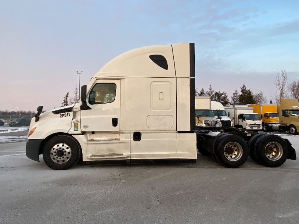 Sleeper Tractor-Heavy Duty Tractors-Freightliner-2020-T12664ST-Mississauga-ON-988,776\n\t\tkm-$ 64,750 - Image 4