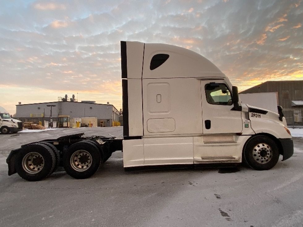 Sleeper Tractor-Heavy Duty Tractors-Freightliner-2020-T12664ST-Mississauga-ON-988,776\n\t\tkm-$ 64,750 - Image 8
