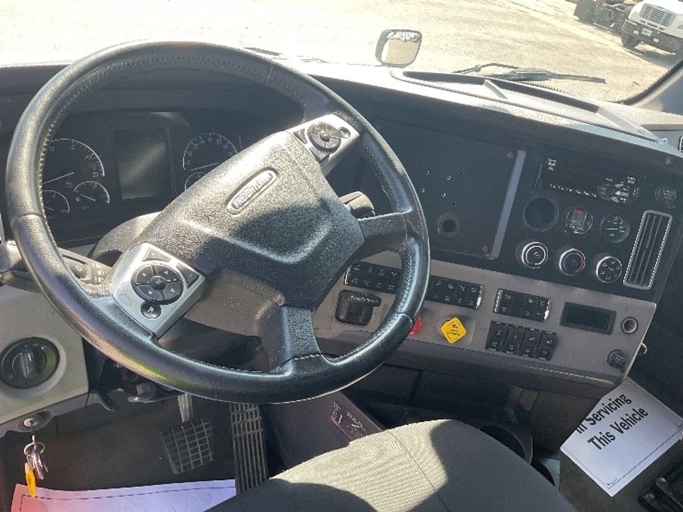 Sleeper Tractor-Heavy Duty Tractors-Freightliner-2020-T12664ST-Moberly-MO-291,344\n\t\tmiles-$ 77,250 - Image 10