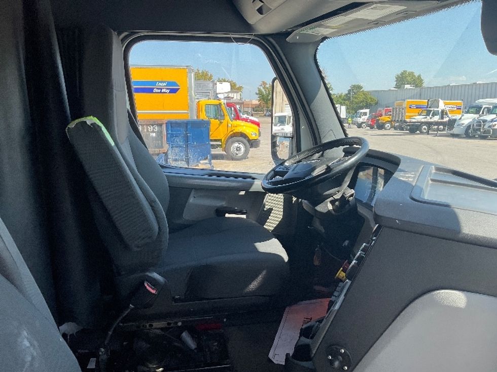 Sleeper Tractor-Heavy Duty Tractors-Freightliner-2020-T12664ST-Moberly-MO-291,344\n\t\tmiles-$ 77,250 - Image 14