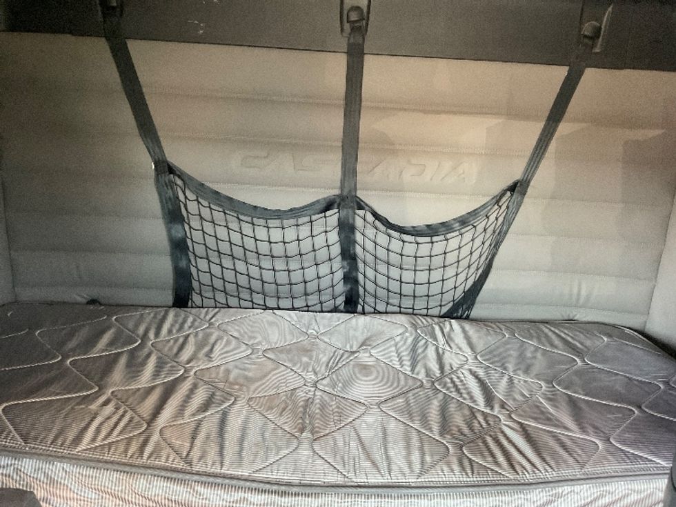 Sleeper Tractor-Heavy Duty Tractors-Freightliner-2020-T12664ST-Moberly-MO-291,344\n\t\tmiles-$ 77,250 - Image 15