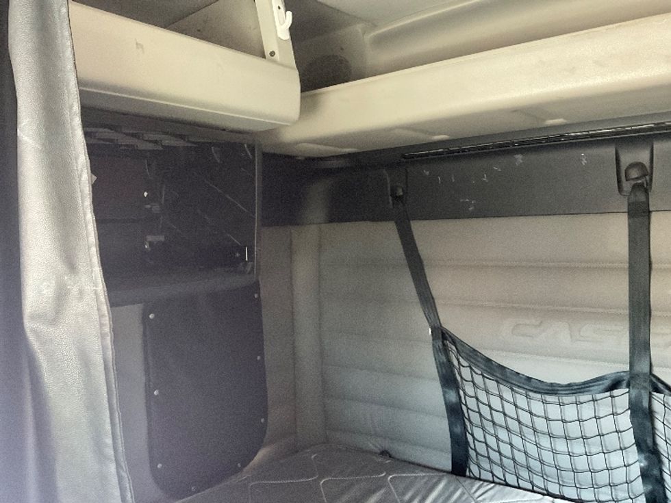 Sleeper Tractor-Heavy Duty Tractors-Freightliner-2020-T12664ST-Moberly-MO-291,344\n\t\tmiles-$ 77,250 - Image 18