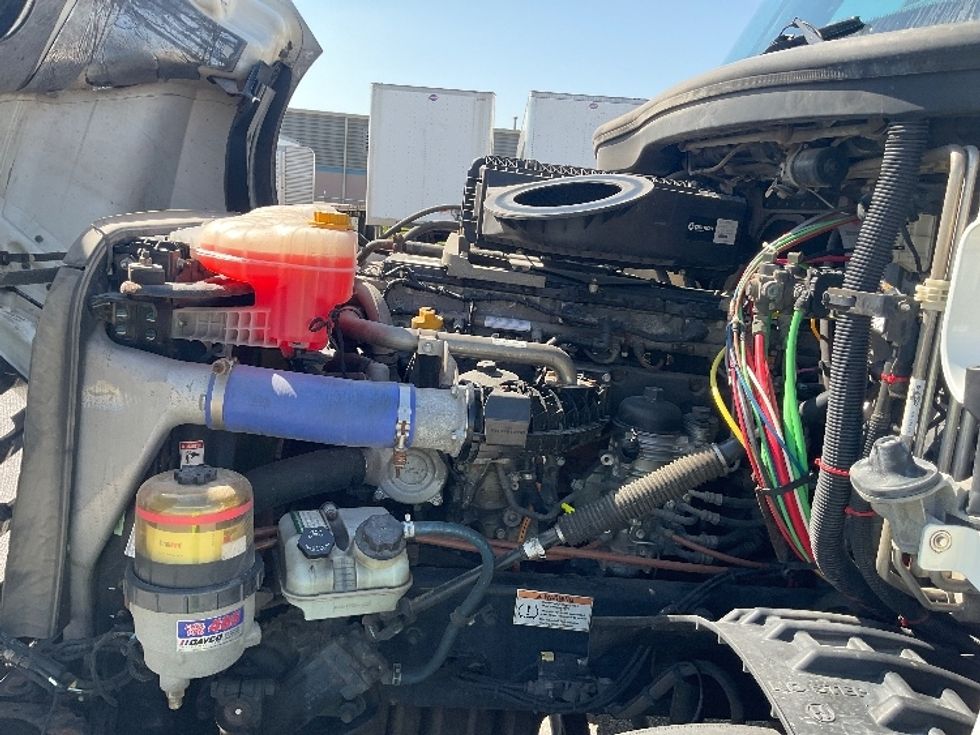 Sleeper Tractor-Heavy Duty Tractors-Freightliner-2020-T12664ST-Moberly-MO-291,344\n\t\tmiles-$ 77,250 - Image 20