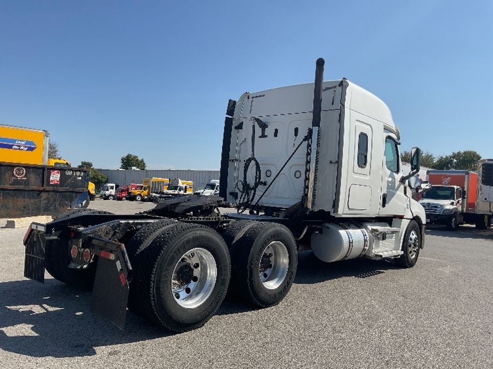 Sleeper Tractor-Heavy Duty Tractors-Freightliner-2020-T12664ST-Moberly-MO-291,344\n\t\tmiles-$ 77,250 - Image 6