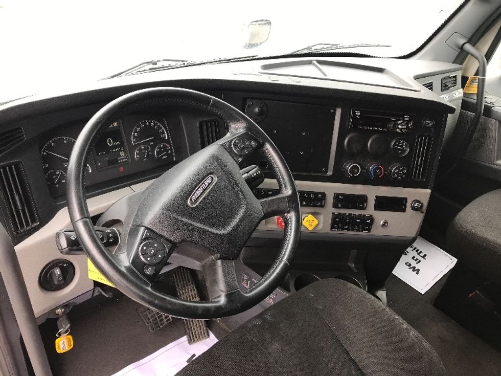 Sleeper Tractor-Heavy Duty Tractors-Freightliner-2020-T12664ST-Moberly-MO-390,981\n\t\tmiles-$ 71,500 - Image 10