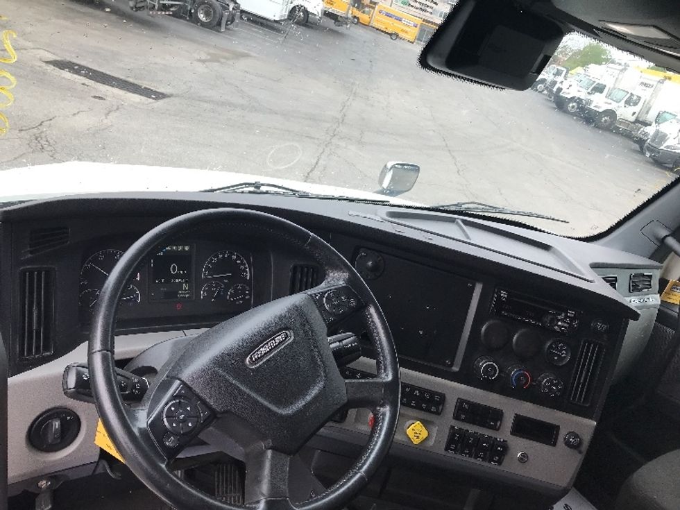 Sleeper Tractor-Heavy Duty Tractors-Freightliner-2020-T12664ST-Moberly-MO-390,981\n\t\tmiles-$ 71,500 - Image 11