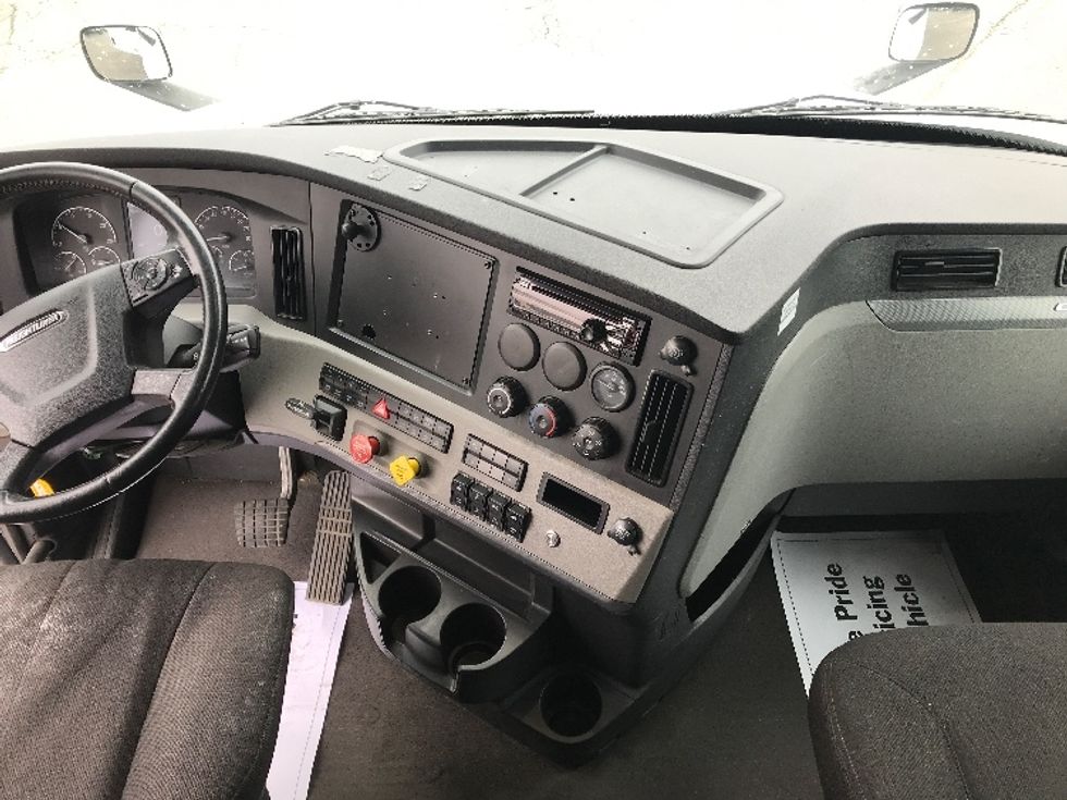 Sleeper Tractor-Heavy Duty Tractors-Freightliner-2020-T12664ST-Moberly-MO-390,981\n\t\tmiles-$ 71,500 - Image 12