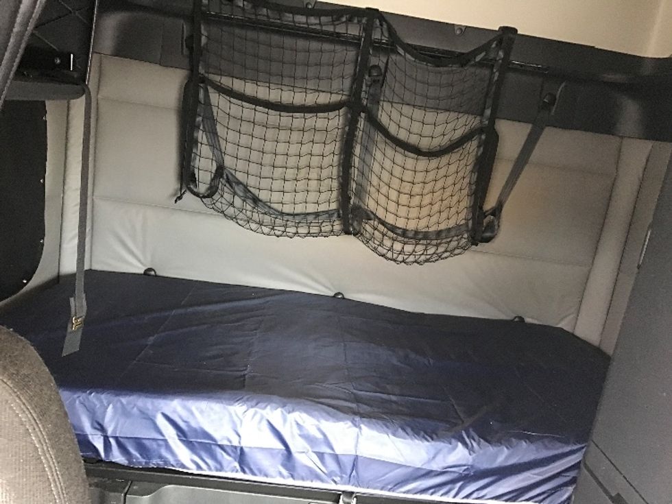 Sleeper Tractor-Heavy Duty Tractors-Freightliner-2020-T12664ST-Moberly-MO-390,981\n\t\tmiles-$ 71,500 - Image 16