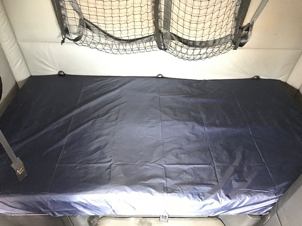 Sleeper Tractor-Heavy Duty Tractors-Freightliner-2020-T12664ST-Moberly-MO-390,981\n\t\tmiles-$ 71,500 - Image 17