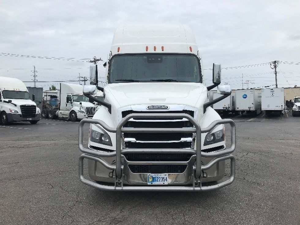 2020 Freightliner Cascadia 126" Sleeper Cab photo 2